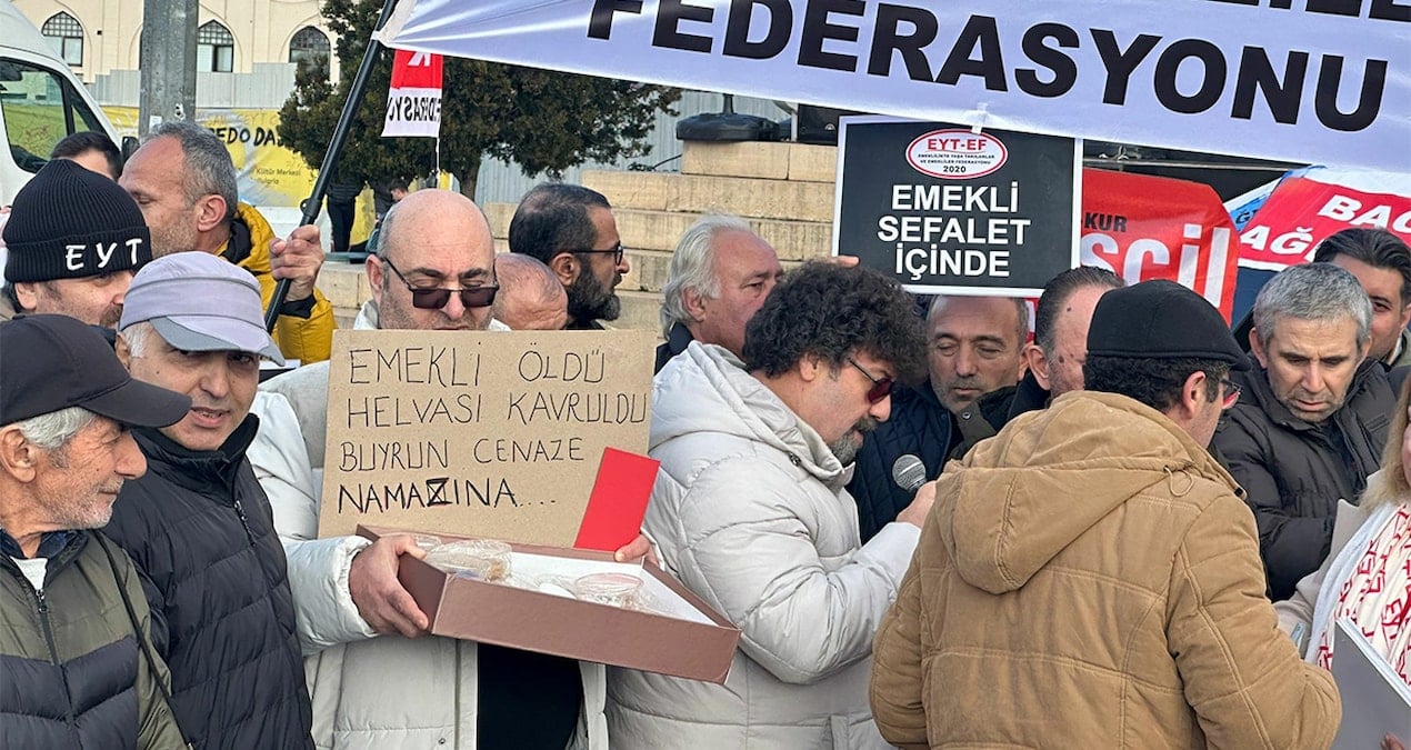 Emeklilerden iktidara helvalı protesto